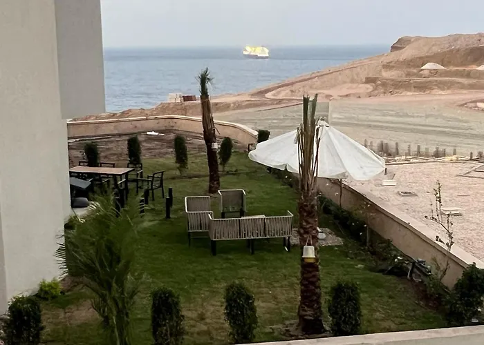 للايجار في المونت جلاله العين السخنه 3 غرف مكيف بالكامل Apartment *